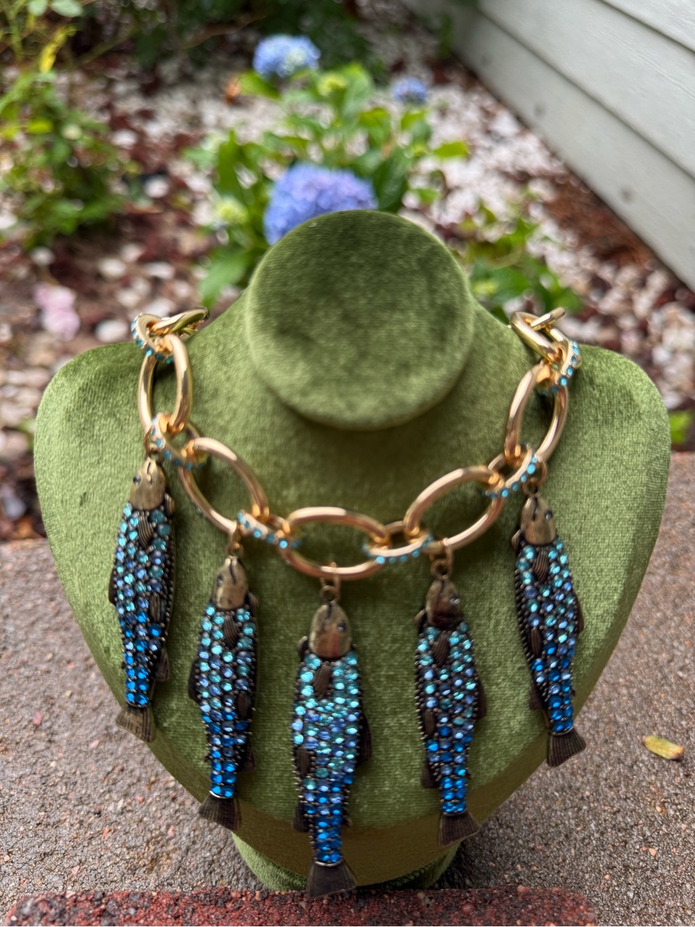 Betsey Johnson Rhinestones Blue & Turquoise Fish Charm Statement Necklace - Picture 11 of 11